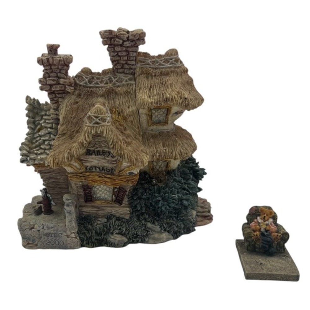 Boyds Bears Bearly-Built Villages Bailey’s Cozy Cottage Figurine Box Certificate